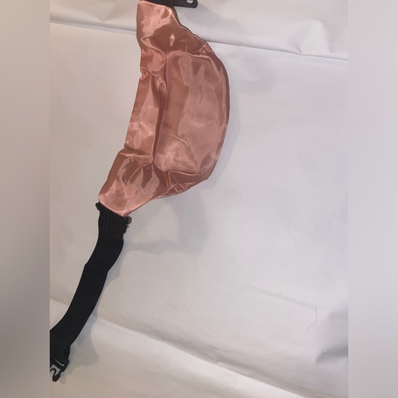 Stylish Waist/Hip Bag with gold Zipper hardware - Picture 7 of 16